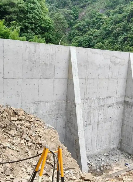 济南槐荫区重力式挡土墙